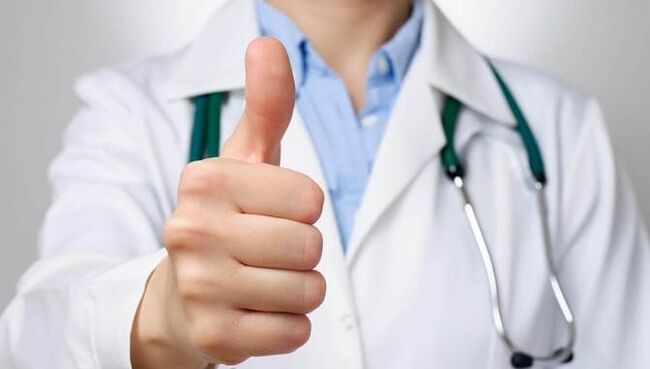 Le médecin montre la classe